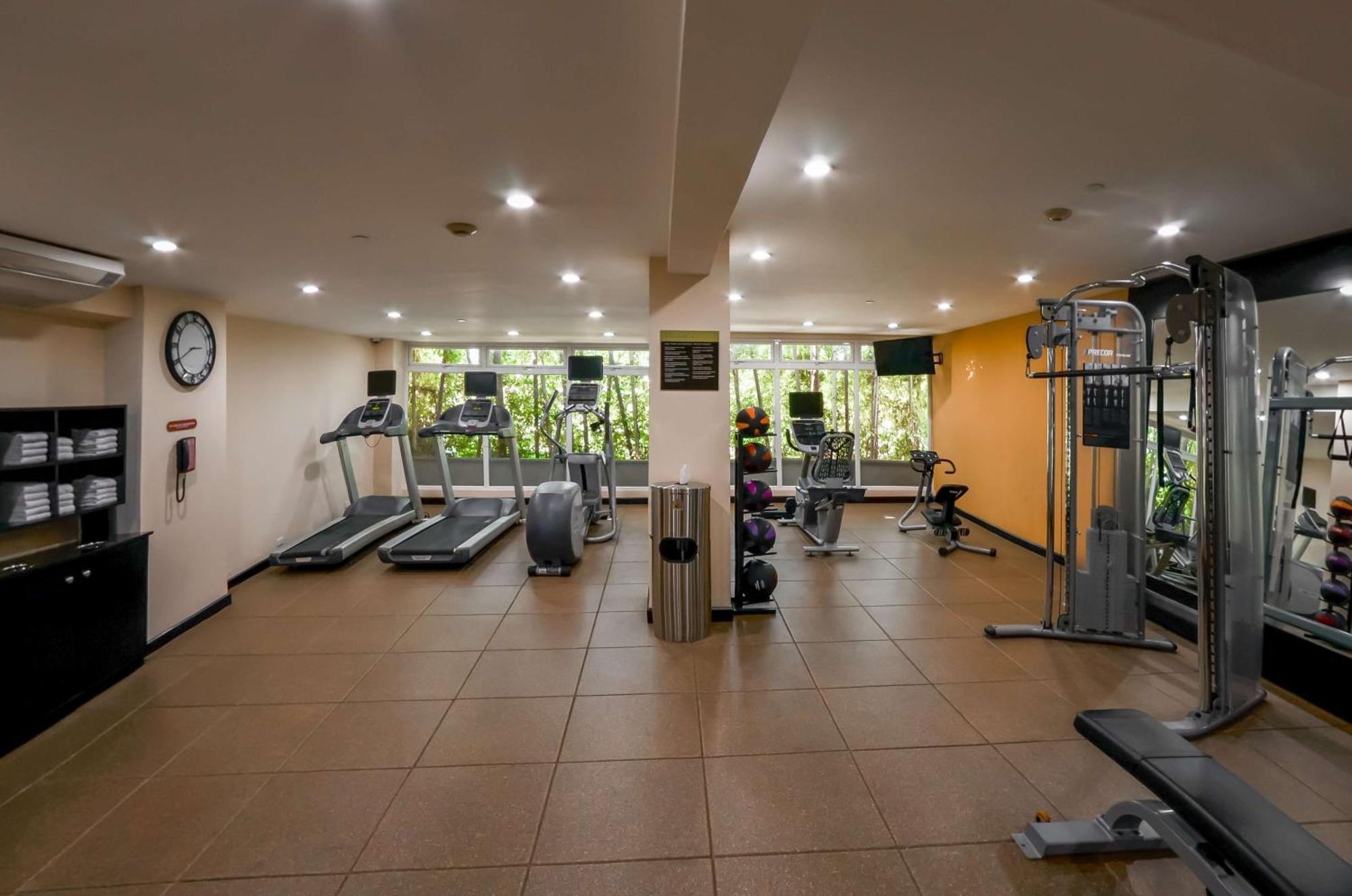 Hilton Garden Inn Guatemala City Ngoại thất bức ảnh
